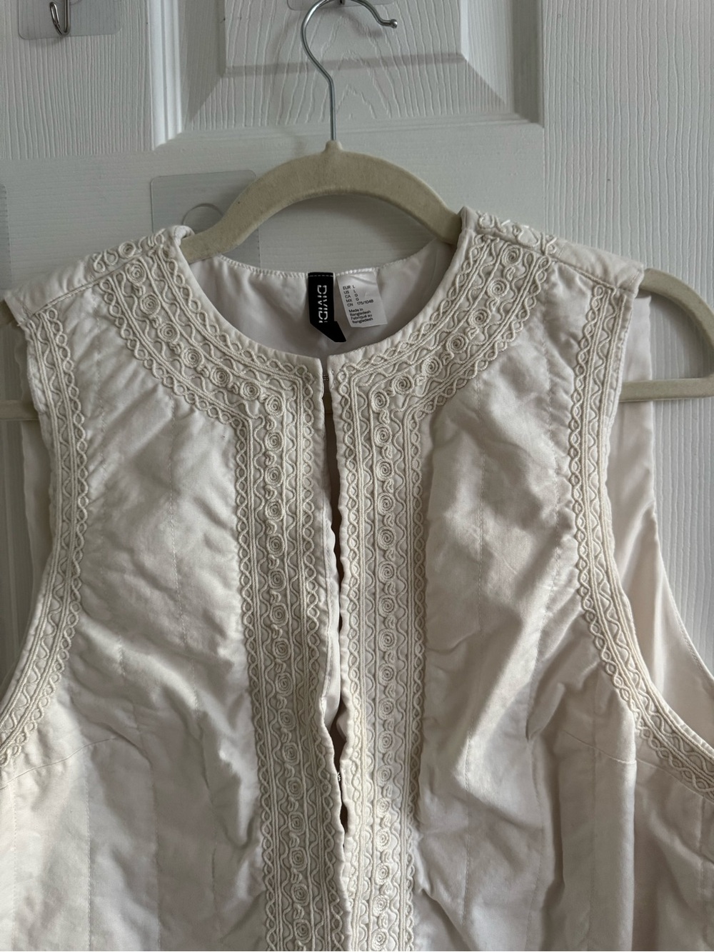H&M DIVIDED Vest with Embroidery L - Picture 3 of 9